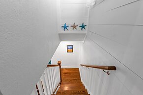 Sea-esta Completely Renovated 2 Story Home Only 1.5 Blocks To The Beac