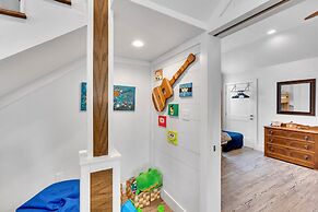 Sea-esta Completely Renovated 2 Story Home Only 1.5 Blocks To The Beac