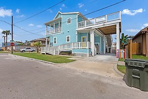 Sea-esta Completely Renovated 2 Story Home Only 1.5 Blocks To The Beac