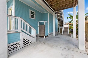 Sea-esta Completely Renovated 2 Story Home Only 1.5 Blocks To The Beac