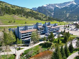 Sb206 Snowbridge 2br 2ba 2 Bedroom Condo by RedAwning