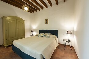 Santa Croce Palace by Mmega