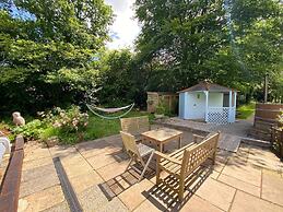 Family Home With Large Garden and Pool Near Totnes