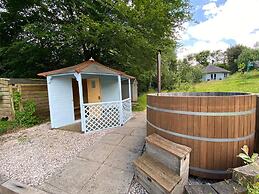 Family Home With Large Garden and Pool Near Totnes