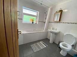 Family Home With Large Garden and Pool Near Totnes