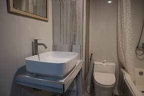 Crown   Bts   Nana  Hotel