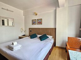 Crown   Bts   Nana  Hotel