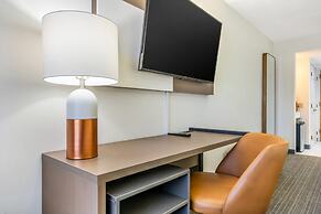 Comfort Inn & Suites Madison East - Monona