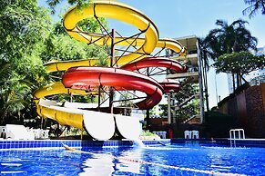 Águas Termais Naturais Piscinas Quentes 24h Sauna Free Golden Dolphin 