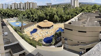 Águas Termais Naturais Piscinas Quentes 24h Sauna Free Golden Dolphin 