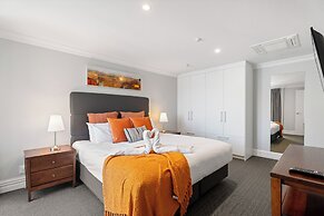 6-BEDROOM PENTHOUSE APARTMENT - THE BEACON