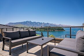 6-BEDROOM PENTHOUSE APARTMENT - THE BEACON