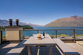 6-BEDROOM PENTHOUSE APARTMENT - THE BEACON