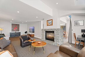 6-BEDROOM PENTHOUSE APARTMENT - THE BEACON