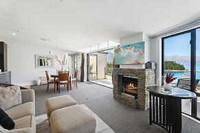 6-BEDROOM PENTHOUSE APARTMENT - THE BEACON