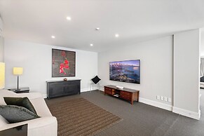 6-BEDROOM PENTHOUSE APARTMENT - THE BEACON