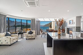 6-BEDROOM PENTHOUSE APARTMENT - THE BEACON