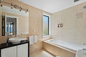 3-BEDROOM PENTHOUSE APARTMENT - THE BEACON