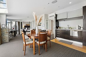 3-BEDROOM PENTHOUSE APARTMENT - THE BEACON