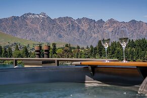 3-BEDROOM PENTHOUSE APARTMENT - THE BEACON