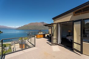 3-BEDROOM PENTHOUSE APARTMENT - THE BEACON