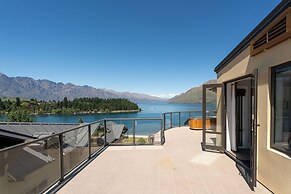 3-BEDROOM PENTHOUSE APARTMENT - THE BEACON