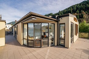 3-BEDROOM PENTHOUSE APARTMENT - THE BEACON