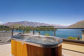 3-BEDROOM PENTHOUSE APARTMENT - THE BEACON