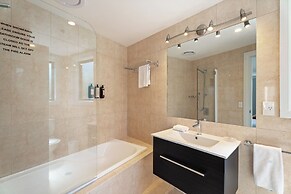 3-BEDROOM PENTHOUSE APARTMENT - THE BEACON 1002