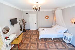 Zeren Alaçatı Butik Otel