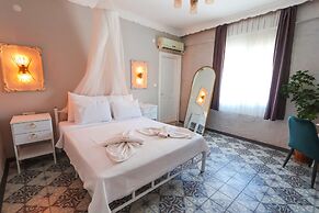 Zeren Alaçatı Butik Otel