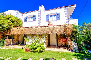 Zeren Alaçatı Butik Otel