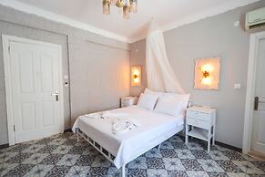 Zeren Alaçatı Butik Otel
