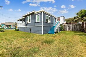 Tina Marie - Just 1 Block To Seawall Beach! 3 Bedroom Home by Redawnin