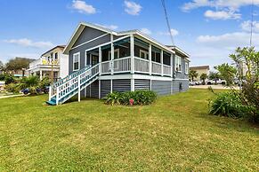 Tina Marie - Just 1 Block To Seawall Beach! 3 Bedroom Home by Redawnin