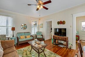 Lazy Days Cottage - Amazing Views And Great Location! 2 Bedroom Home b