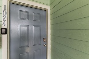 Dawn 1024 - Beautiful Beachfront Condo 2 Bedroom Condo by RedAwning