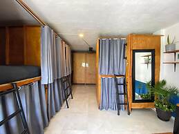 Maui Hostel - Adults Only