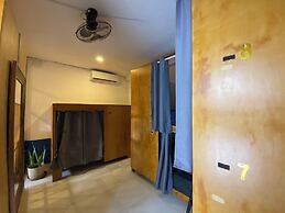 Maui Hostel - Adults Only
