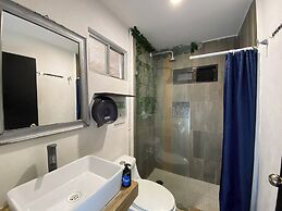 Maui Hostel - Adults Only
