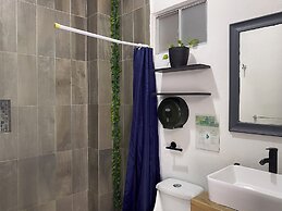 Maui Hostel - Adults Only