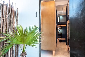 Maui Hostel - Adults Only