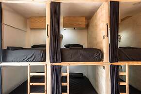 Maui Hostel - Adults Only