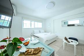 CozyStudio Apt in a vibrant neighborhood