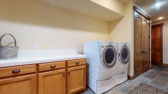 Snowcreek Vi The Lodges #1133 2 Bedroom Condo by RedAwning