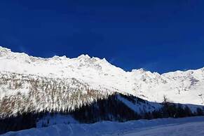 Newly Renovated Apartment in Cervinia's Heart