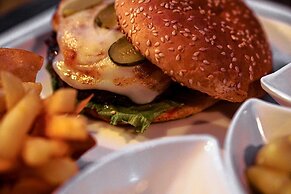 Cati Hotel Boutique Plus