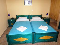 Santorious Cavehouse