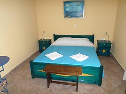 Santorious Family Apartment