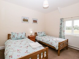 2 Court Farm